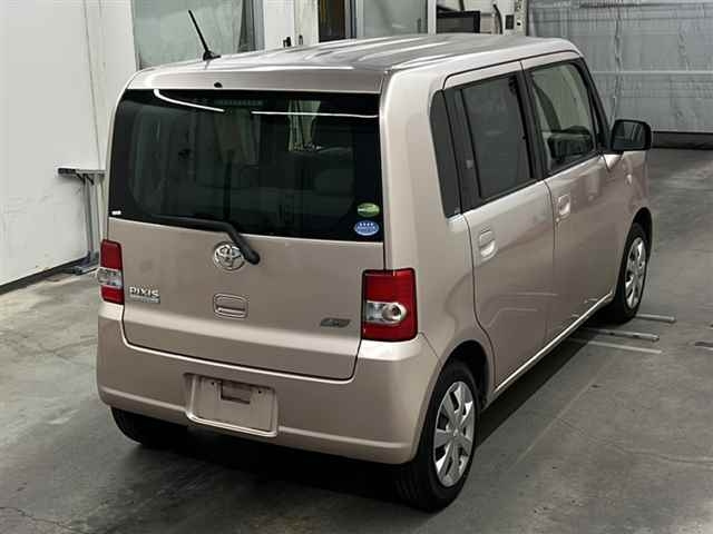 TOYOTA PIXIS SPACE 2012