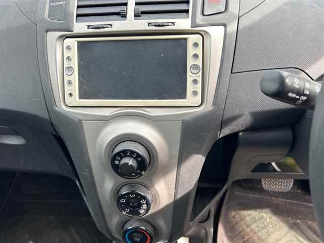 TOYOTA VITZ 2010