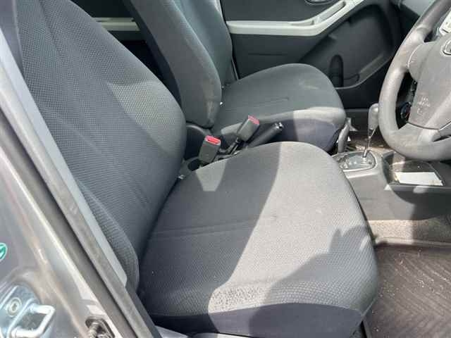 TOYOTA VITZ 2010