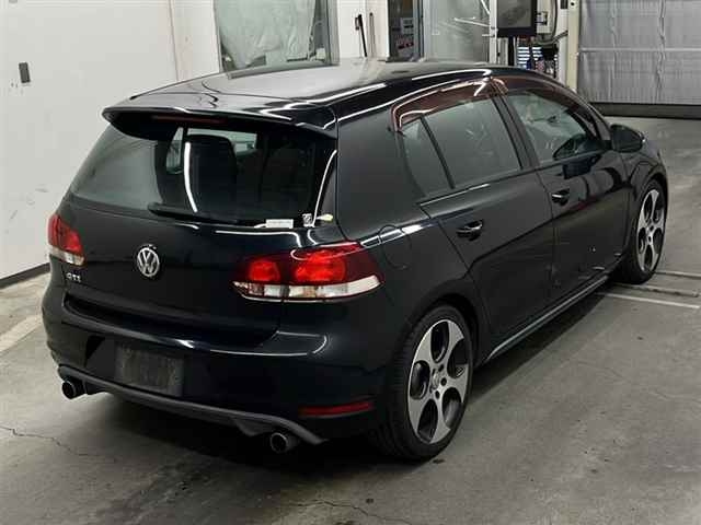 VOLKSWAGEN GOLF 2010