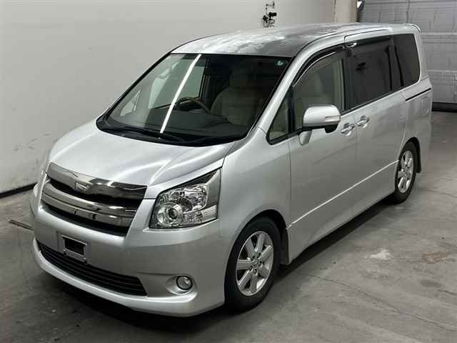 TOYOTA NOAH 2008