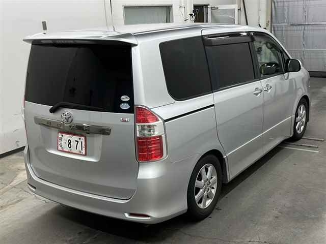 TOYOTA NOAH 2008