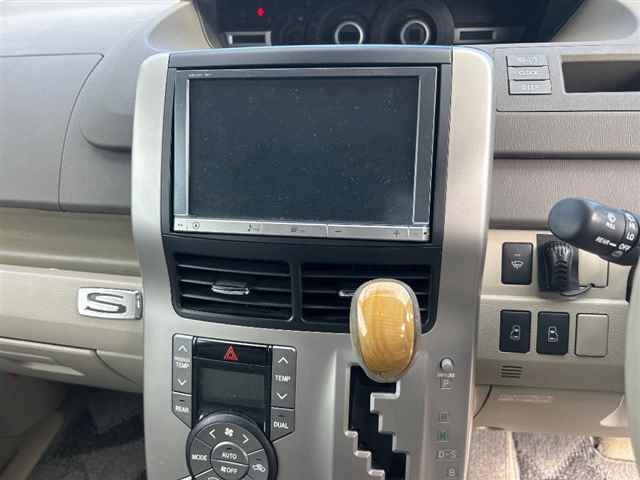 TOYOTA NOAH 2008