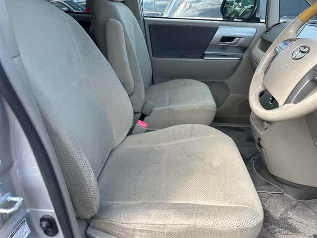 TOYOTA NOAH 2008