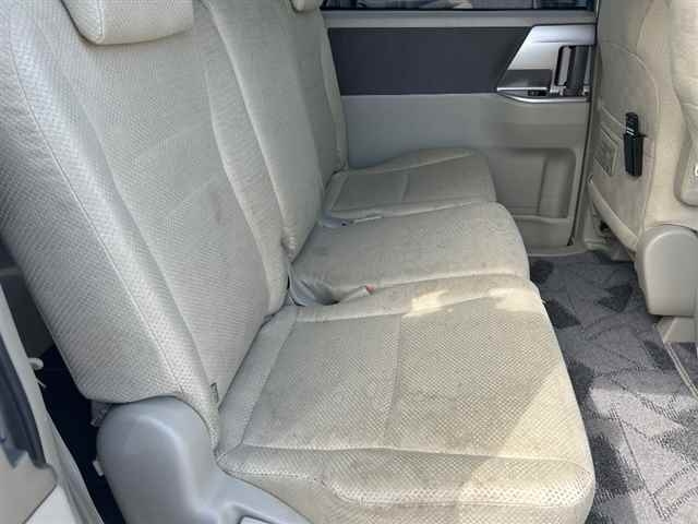TOYOTA NOAH 2008