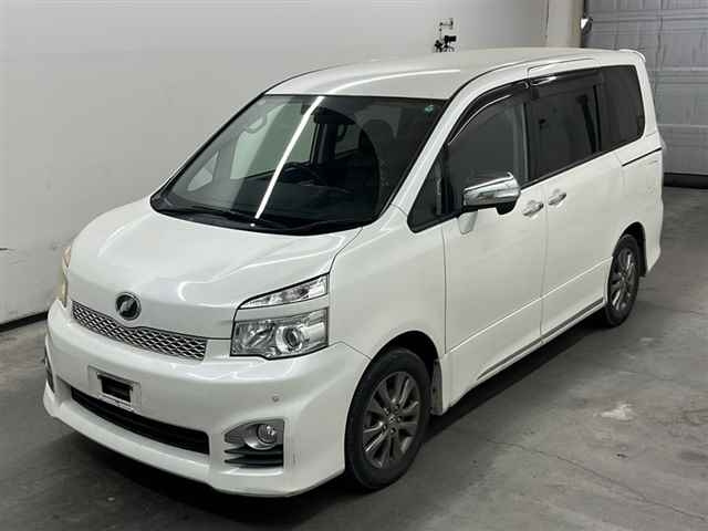 TOYOTA VOXY 2011