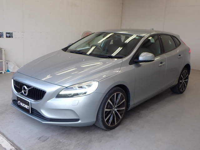 VOLVO V40 2017