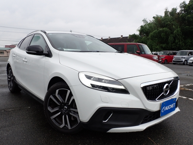 VOLVO V40 2018