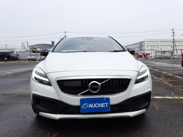 VOLVO V40 2018