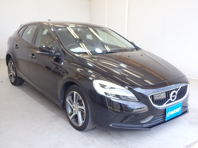 VOLVO V40 2016