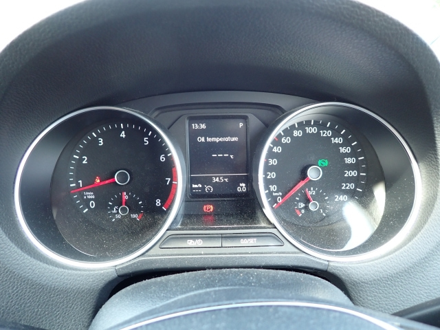 VOLKSWAGEN POLO 2016