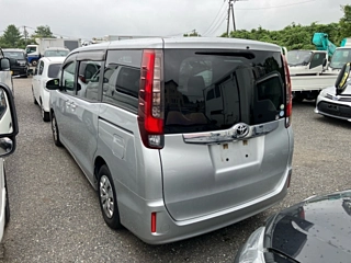 TOYOTA NOAH 2015