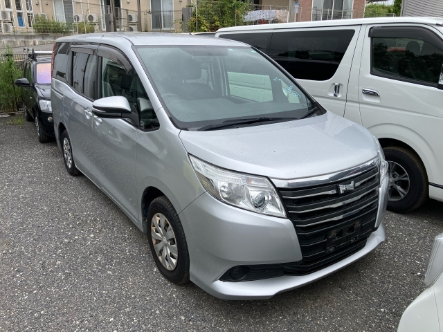 TOYOTA NOAH 2015