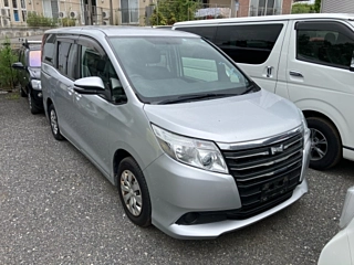 TOYOTA NOAH 2015