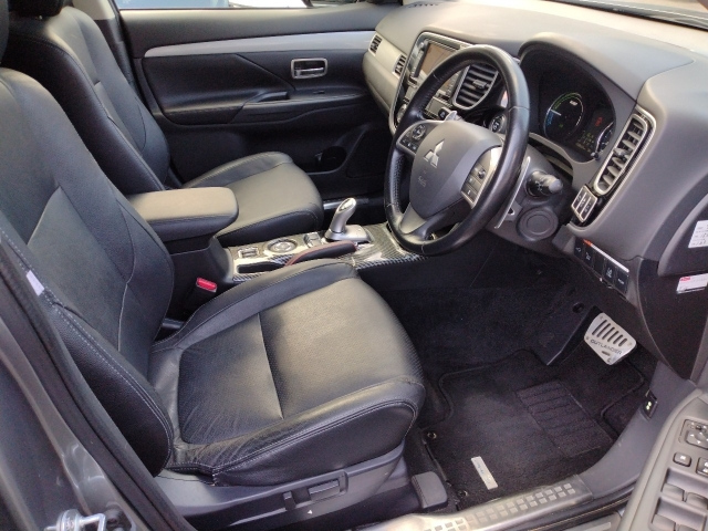 MITSUBISHI OUTLANDER PHEV 2013