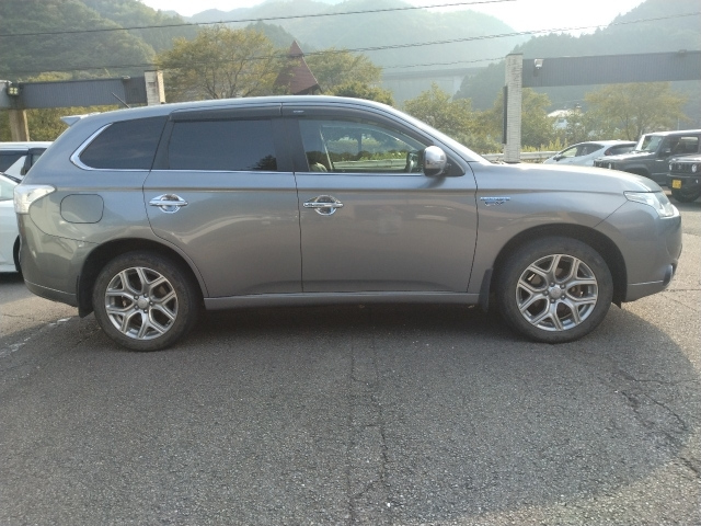 MITSUBISHI OUTLANDER PHEV 2013