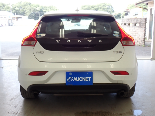 VOLVO V40 2020