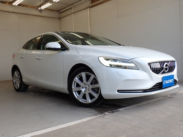 VOLVO V40 2020