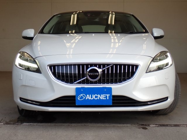 VOLVO V40 2020