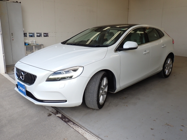 VOLVO V40 2020