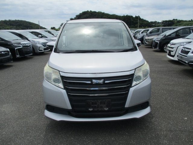 TOYOTA NOAH 2014