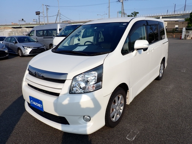 TOYOTA NOAH 2008