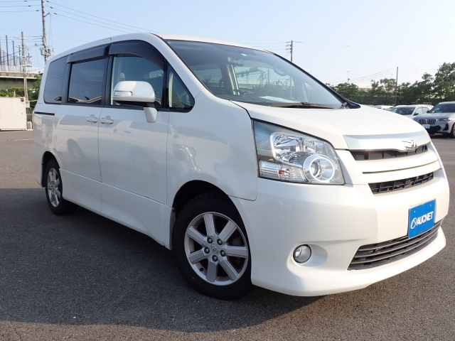 TOYOTA NOAH 2008
