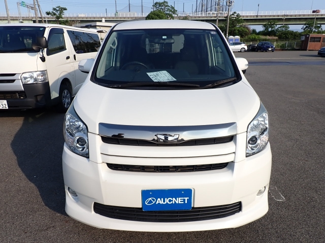 TOYOTA NOAH 2008