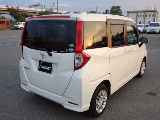 TOYOTA ROOMY 2018