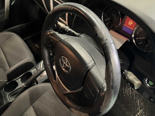 TOYOTA AURIS 2012
