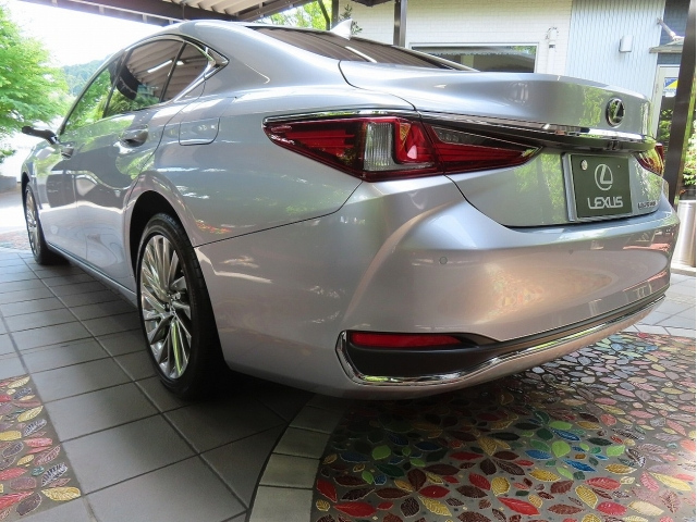LEXUS ES 2023