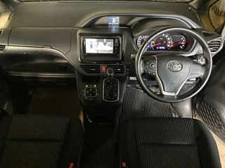 TOYOTA VOXY 2014