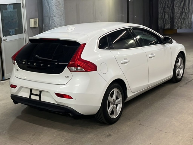 VOLVO V40 2014