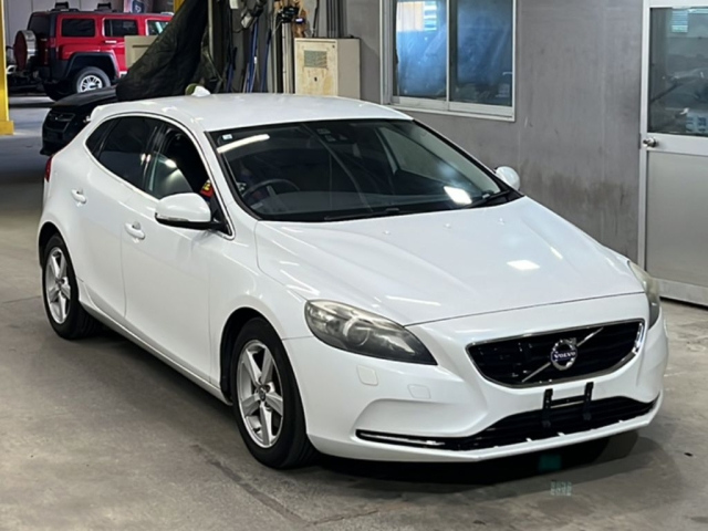 VOLVO V40 2014