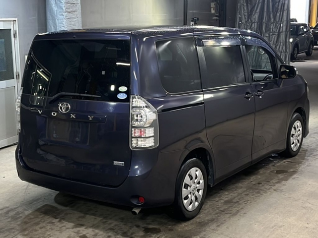 TOYOTA VOXY 2010