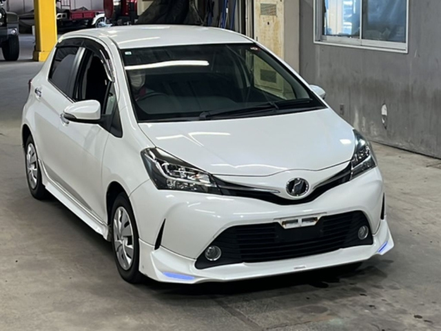 TOYOTA VITZ 2016