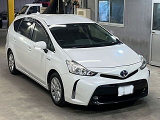 TOYOTA PRIUS ALPHA 2015