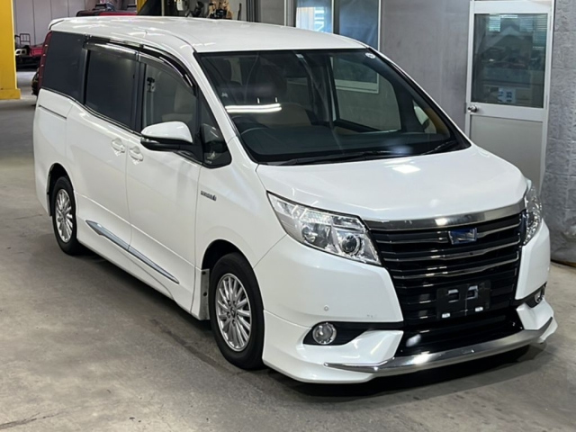 TOYOTA NOAH 2014