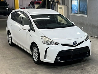 TOYOTA PRIUS ALPHA 2015