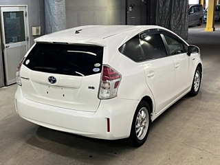 TOYOTA PRIUS ALPHA 2015