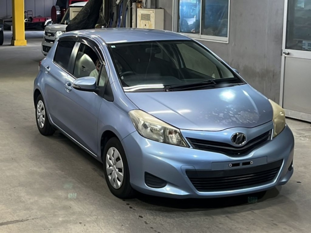 TOYOTA VITZ 2012