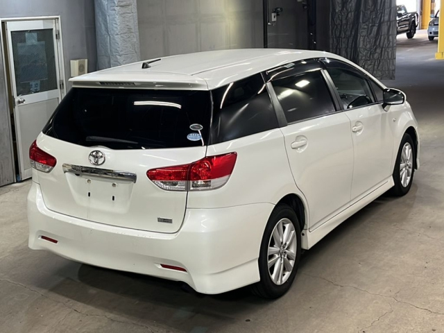 TOYOTA WISH 2010