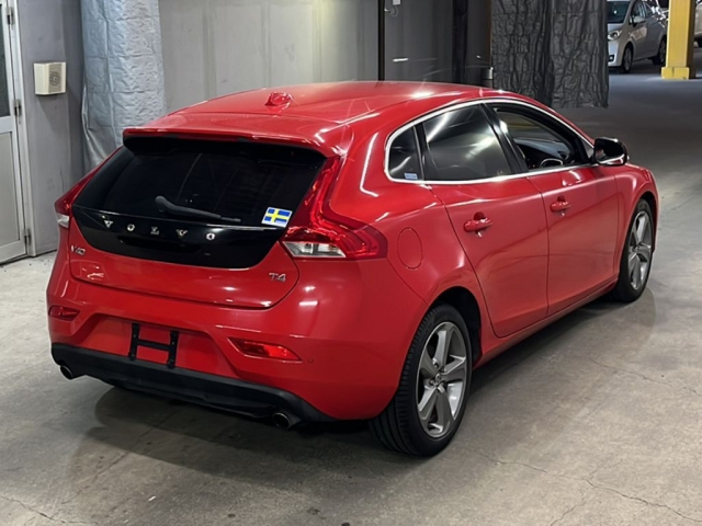 VOLVO V40 2014