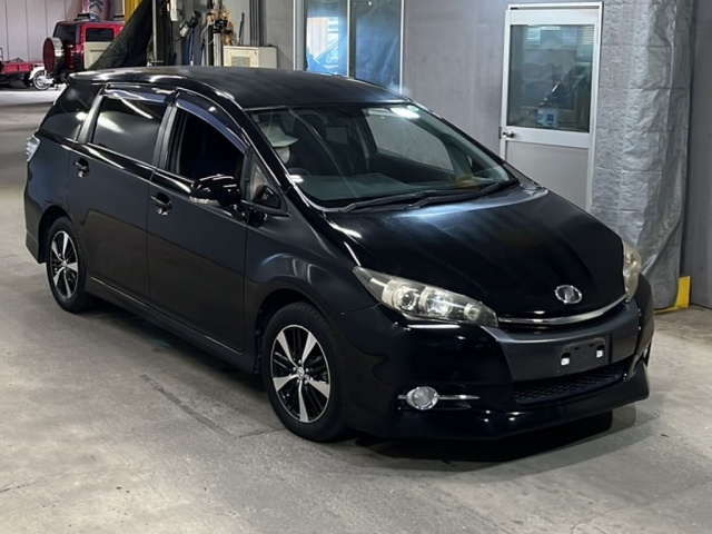 TOYOTA WISH 2013