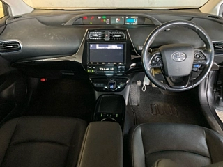TOYOTA PRIUS 2021