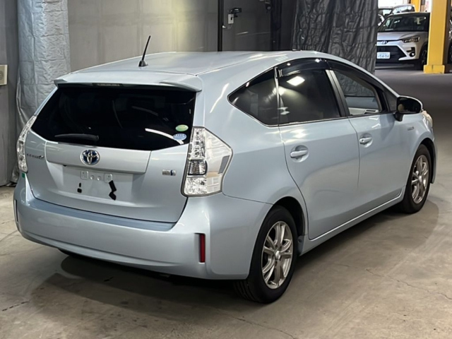 TOYOTA PRIUS ALPHA 2012