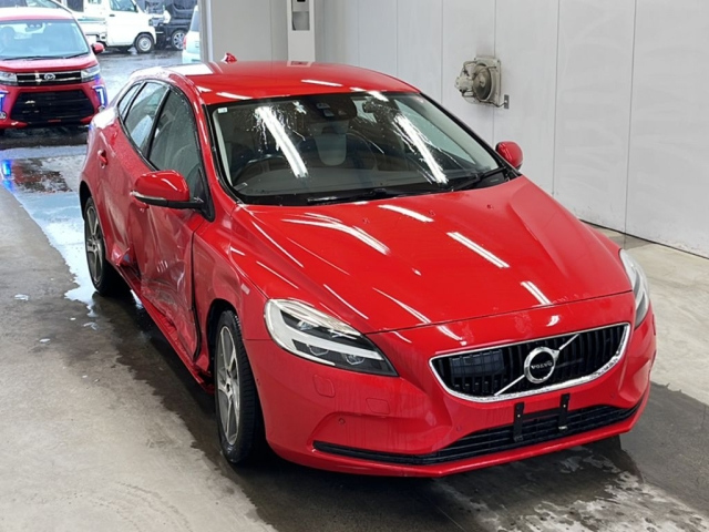 VOLVO V40 2016