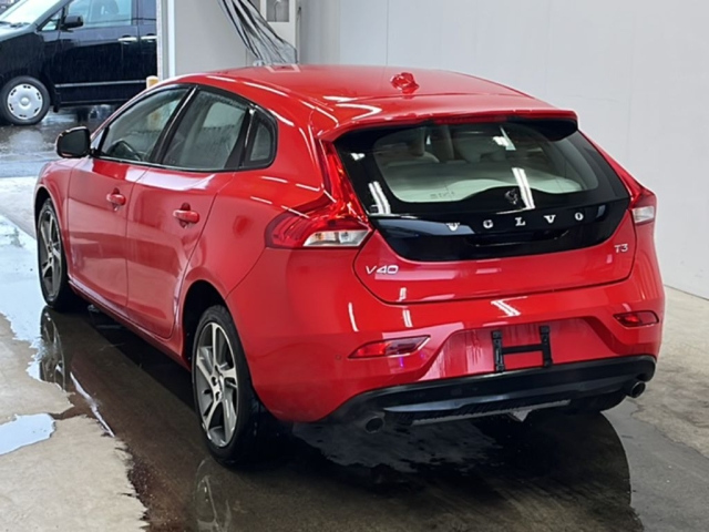 VOLVO V40 2016