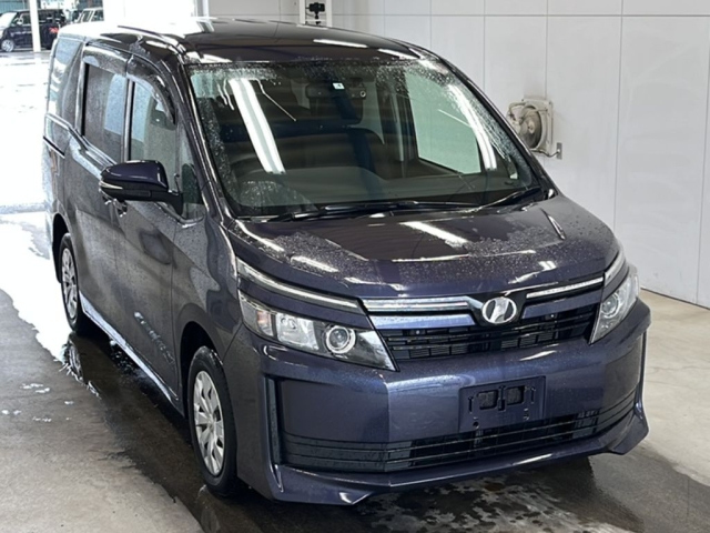 TOYOTA VOXY 2017