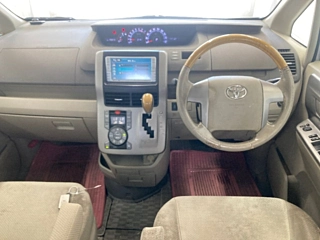 TOYOTA NOAH 2009